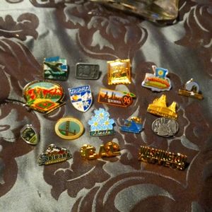Hat pin lot # 2 This lot has 17 state or city related themed Hat pins